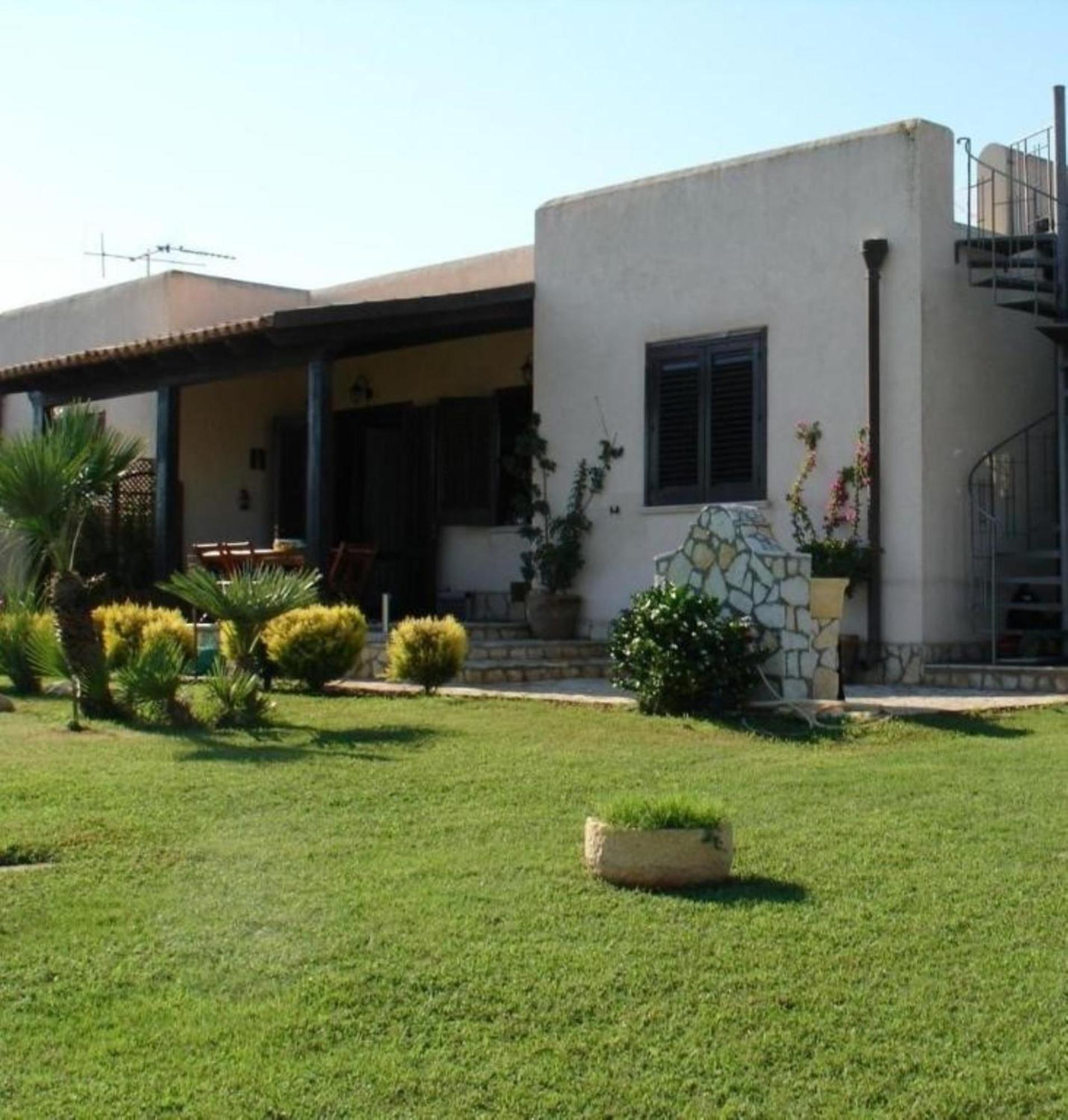 Villa Egusa Фавиняна Екстериор снимка